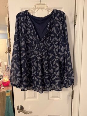 Lane Bryant Navy Blue Printed V-Neck Peasant Blouse with White Leaf Print